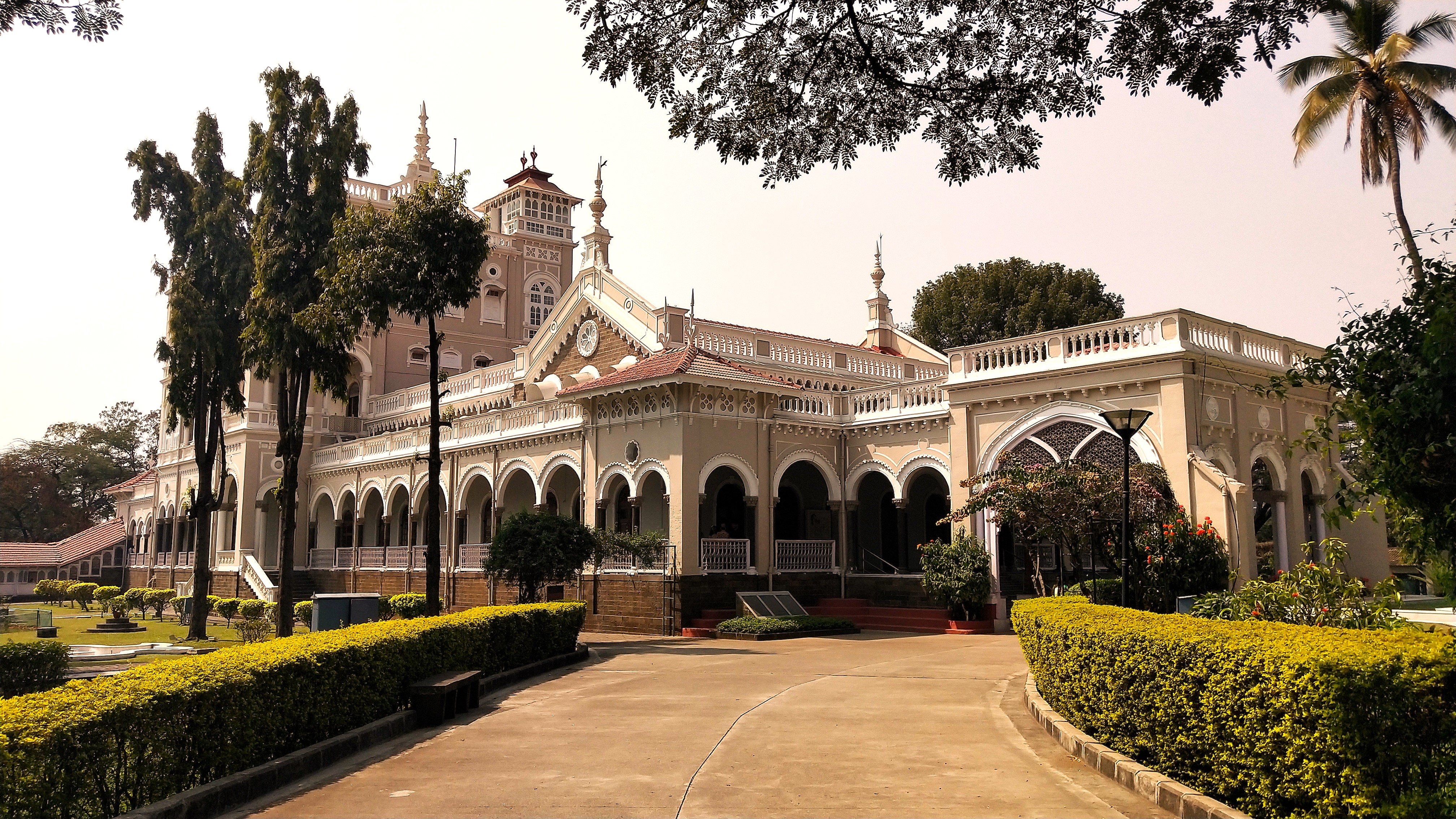 images/Aga-Khan-Palace-2.jpg