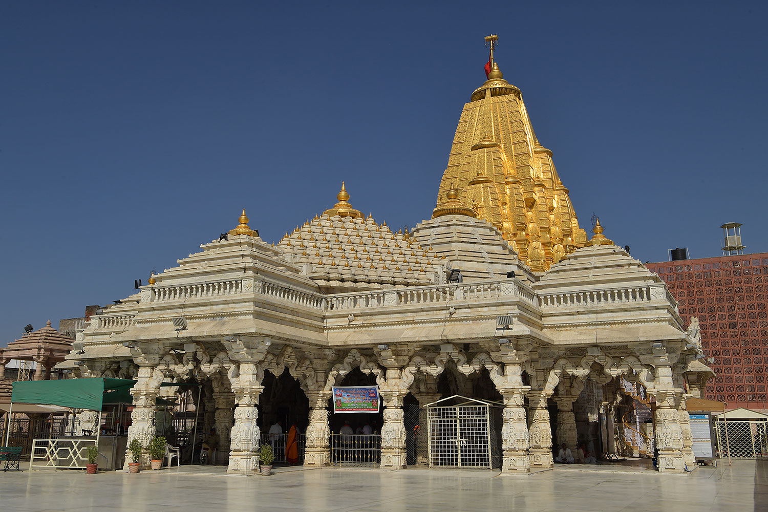 images/Ambaji-temple-gujarat-5.jpg