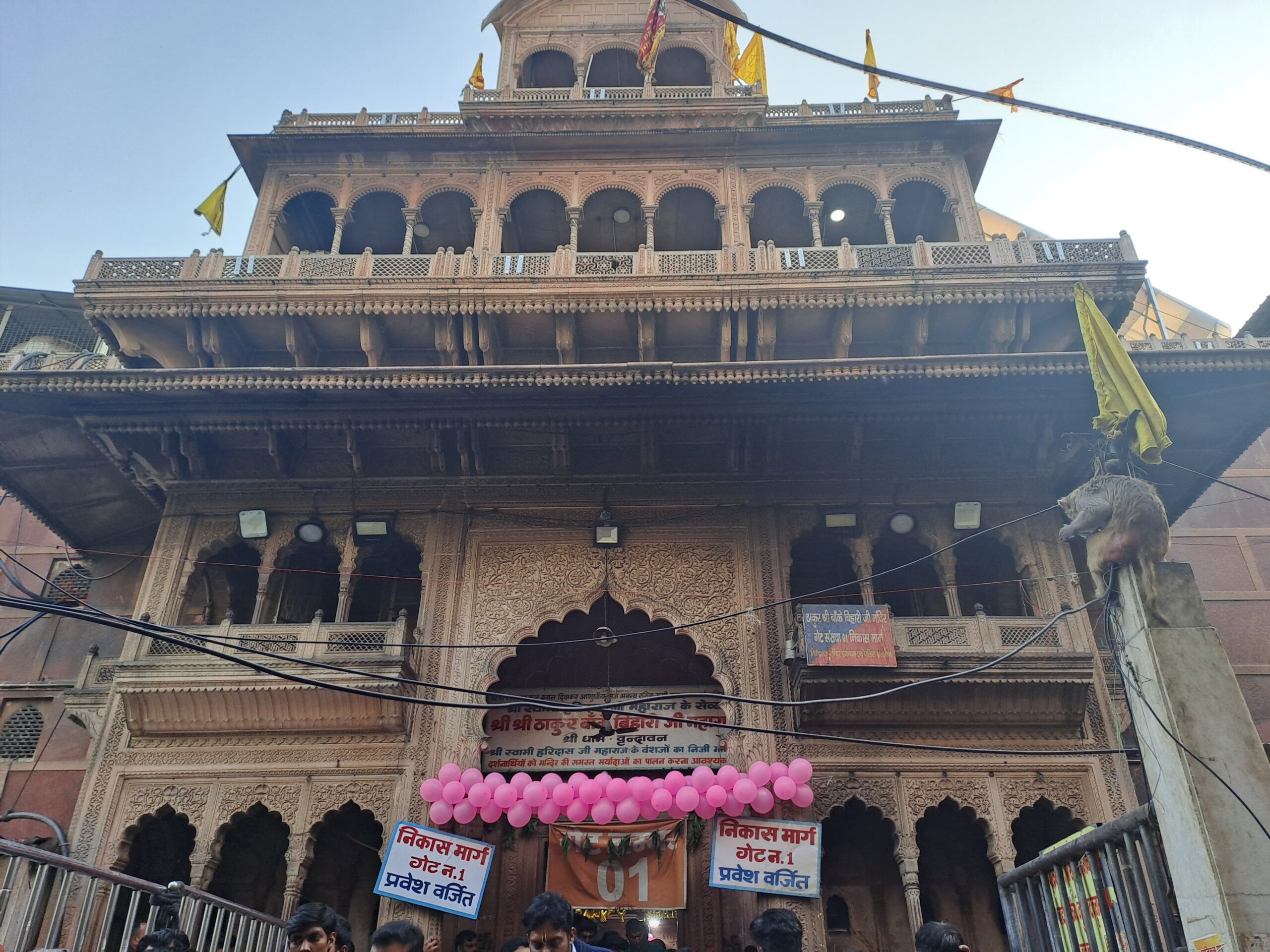 images/Banke-bihari-mandir-1.jpg
