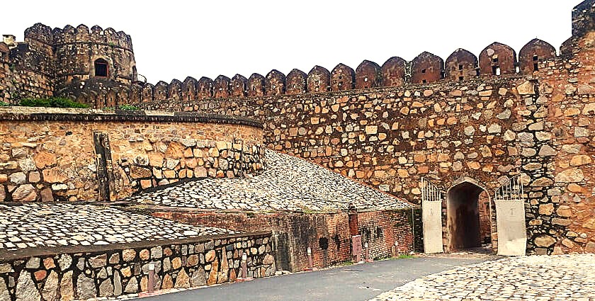 images/Jhansi-Fort-3.jpg