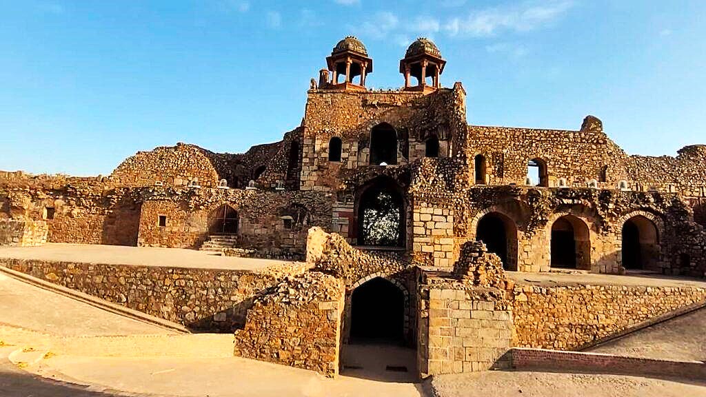 images/Purana-Quila-delhi-1.jpg