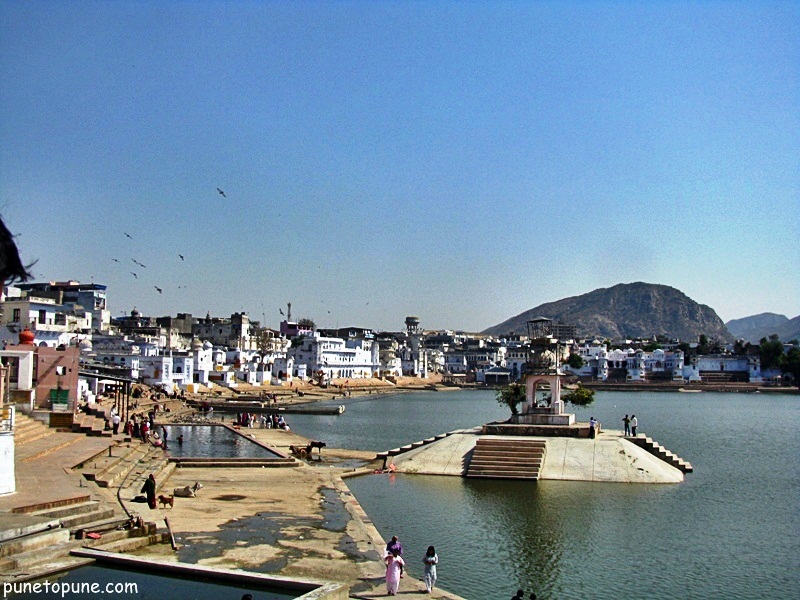  images/PushkarLake4.jpg