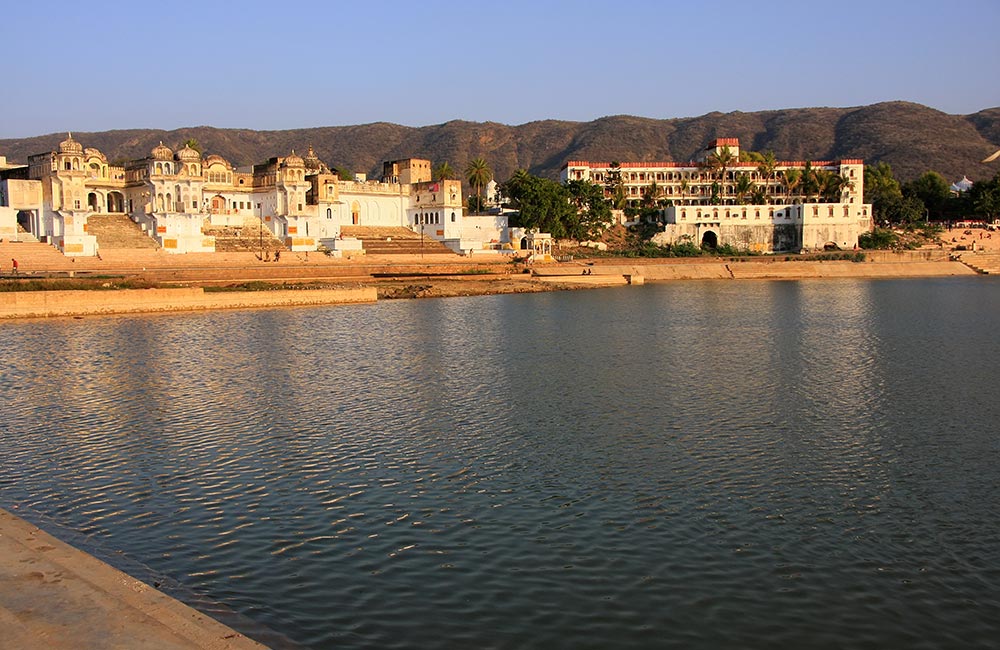 images/PushkarLake5.jpg