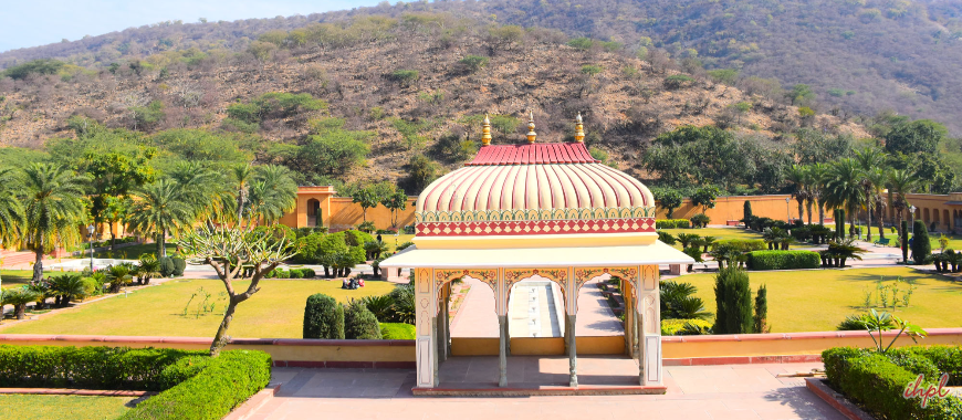 images/Sisodia-Rani-palace-2.png