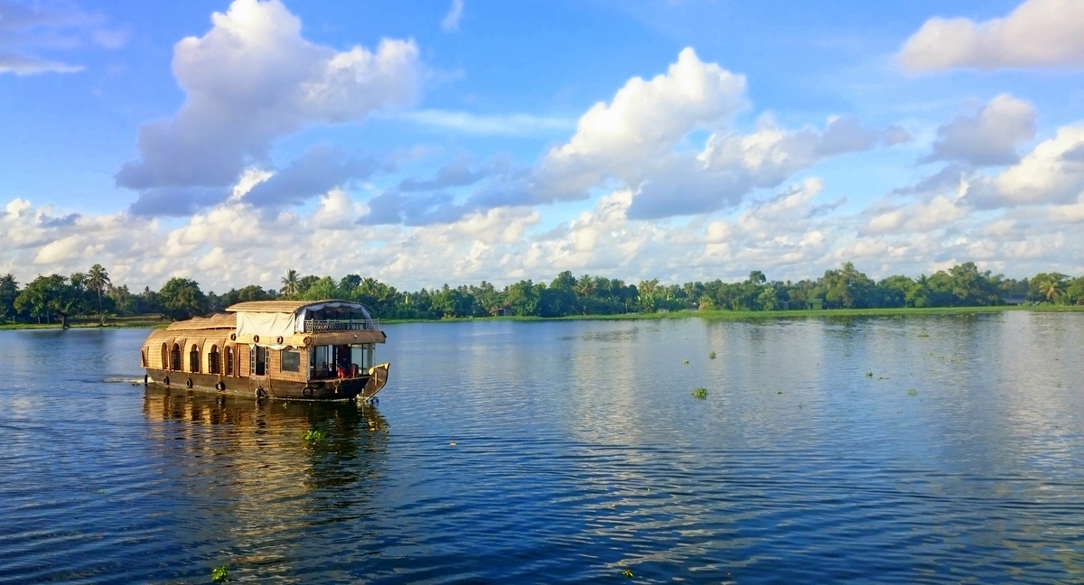 images/Vembanad-Lake1.jpg