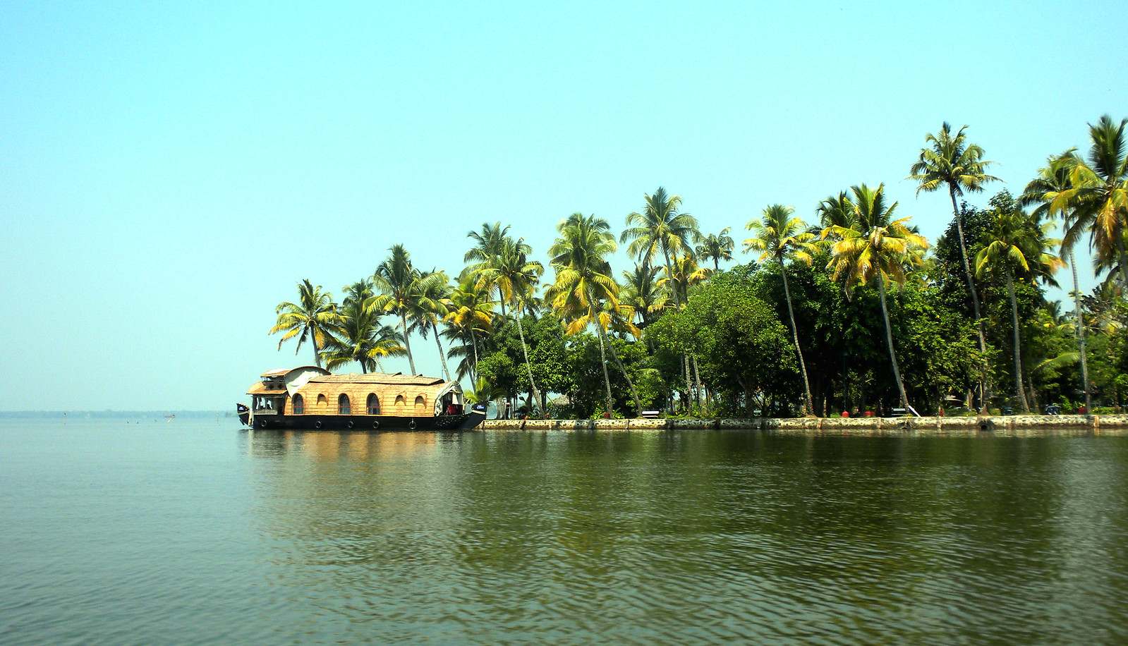 images/Vembanad-Lake4.jpg