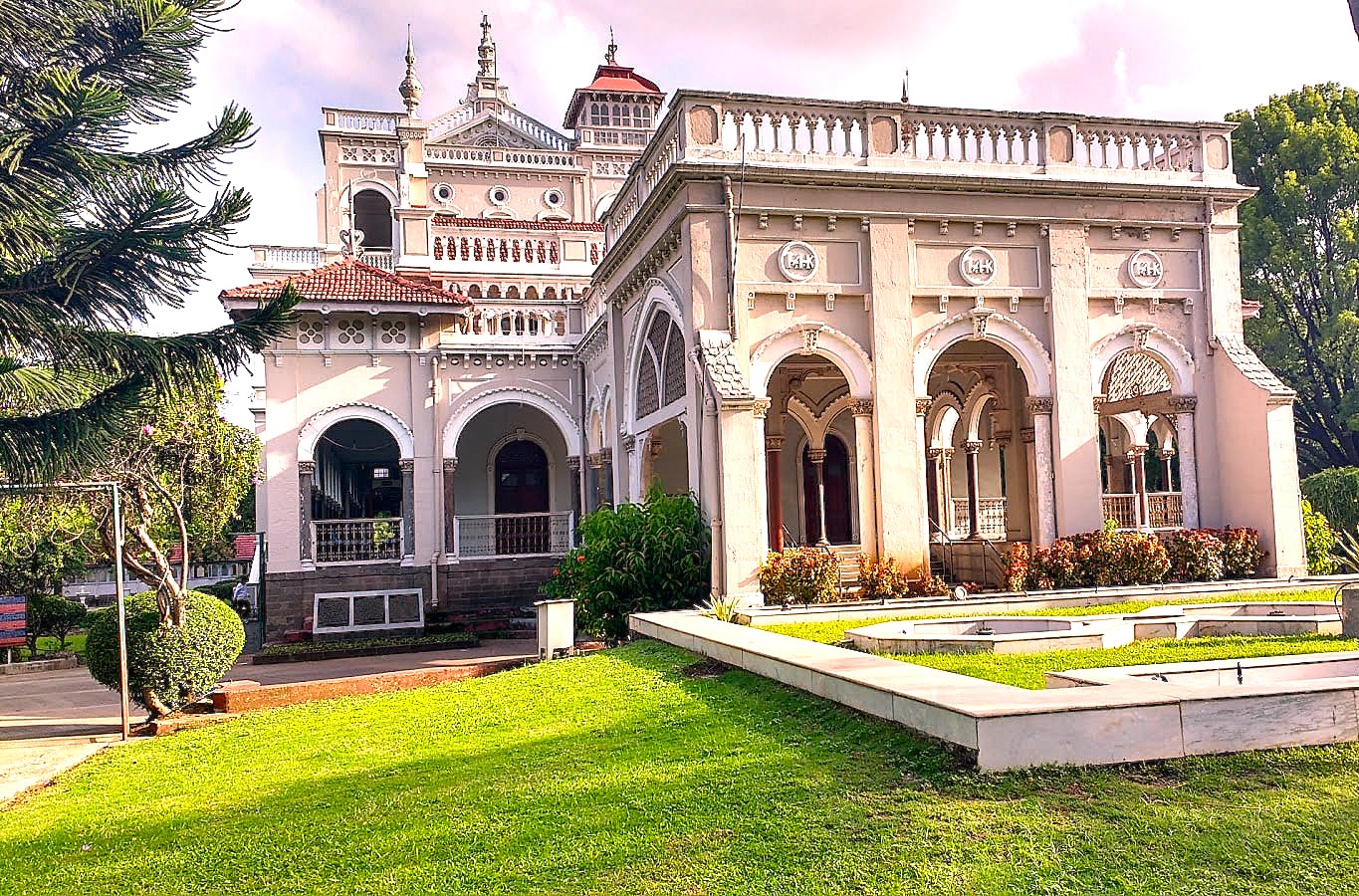 images/agakhan-place-maharashtra-5.jpg