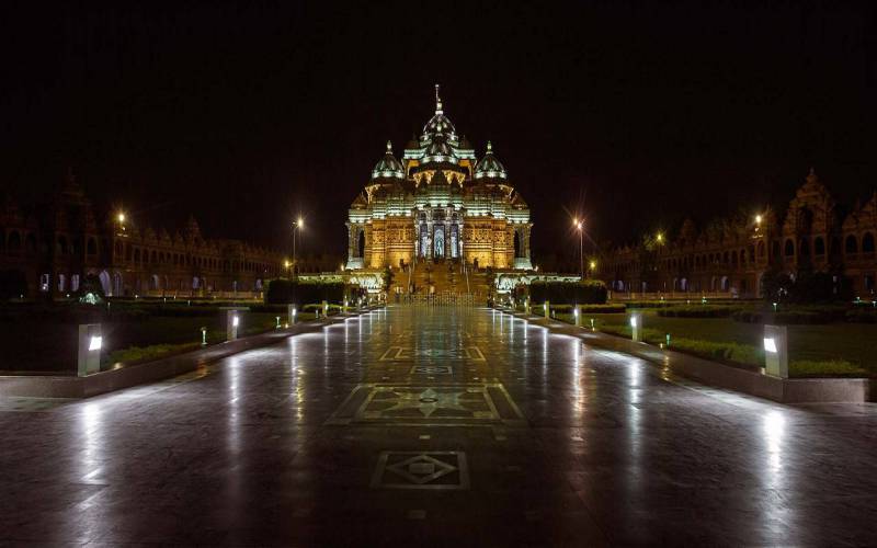  images/akshardham_temple_delhi_nightview.jpg