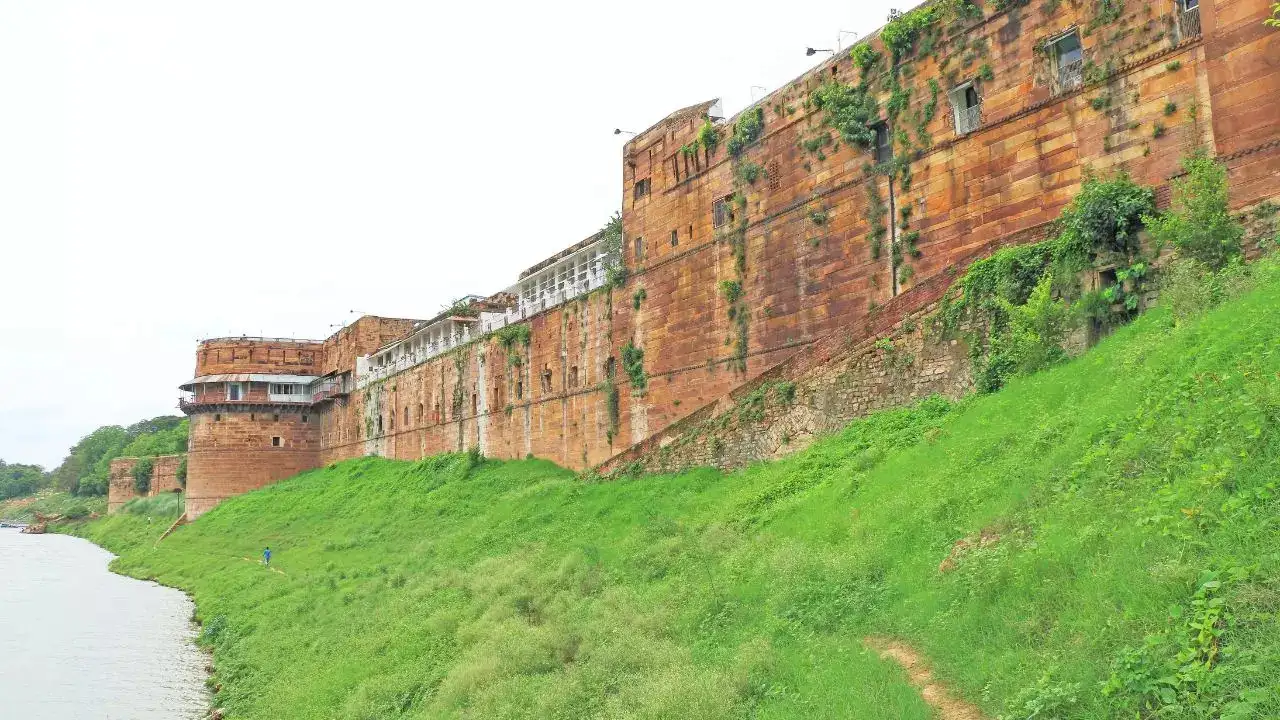  images/allahabad-fort-4.jpg
