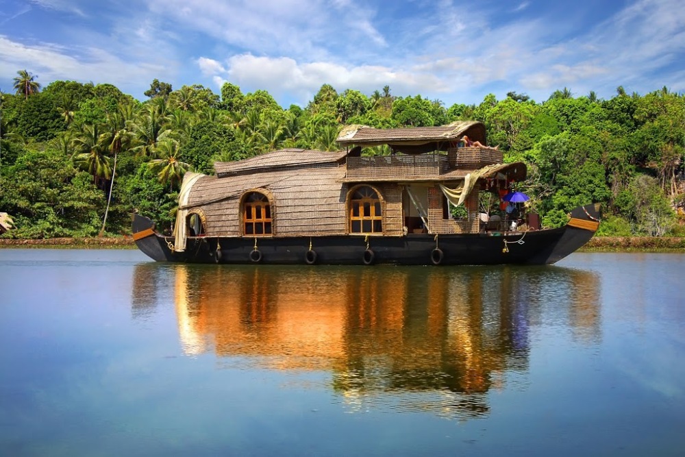 images/ashtamudi-lake-kerala.jpg