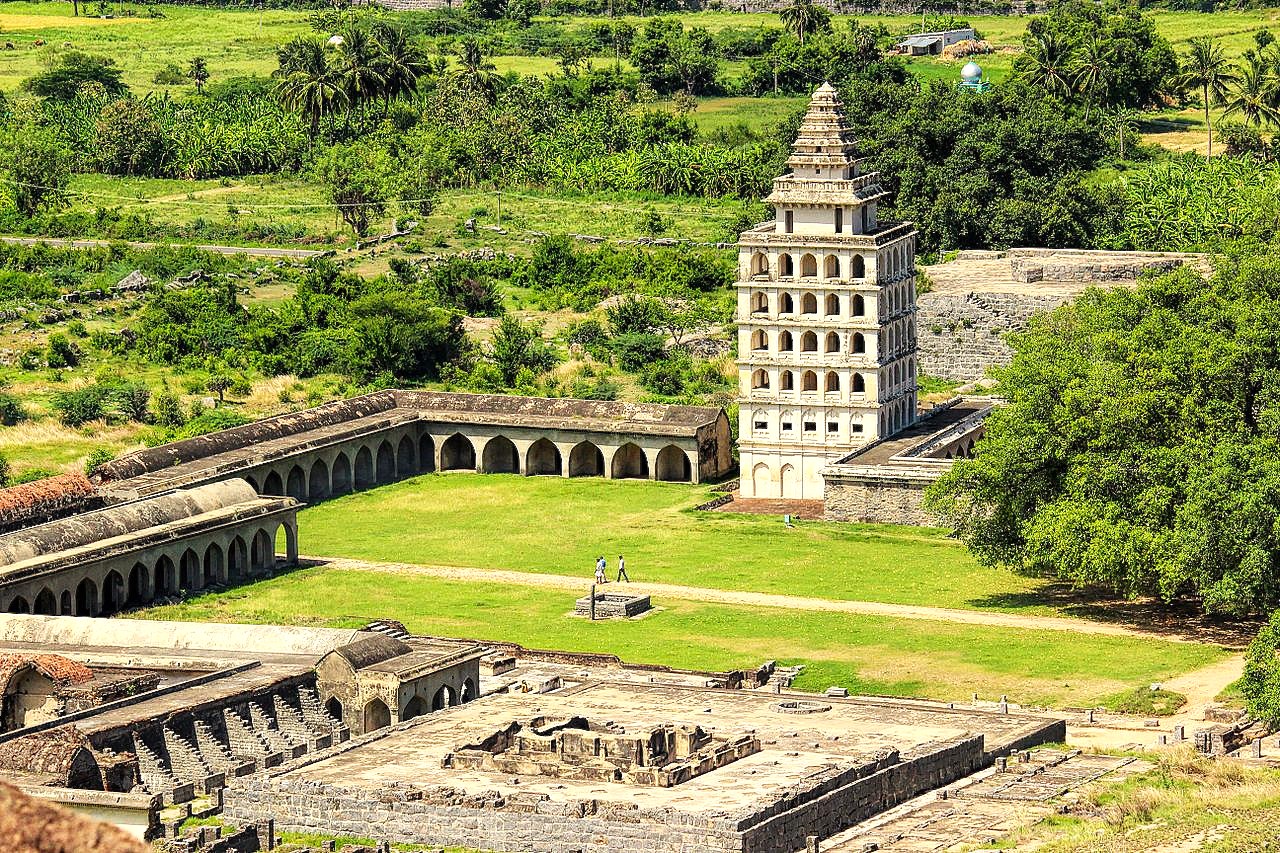 images/ginghee-fort-tamil-nadu-1.jpg