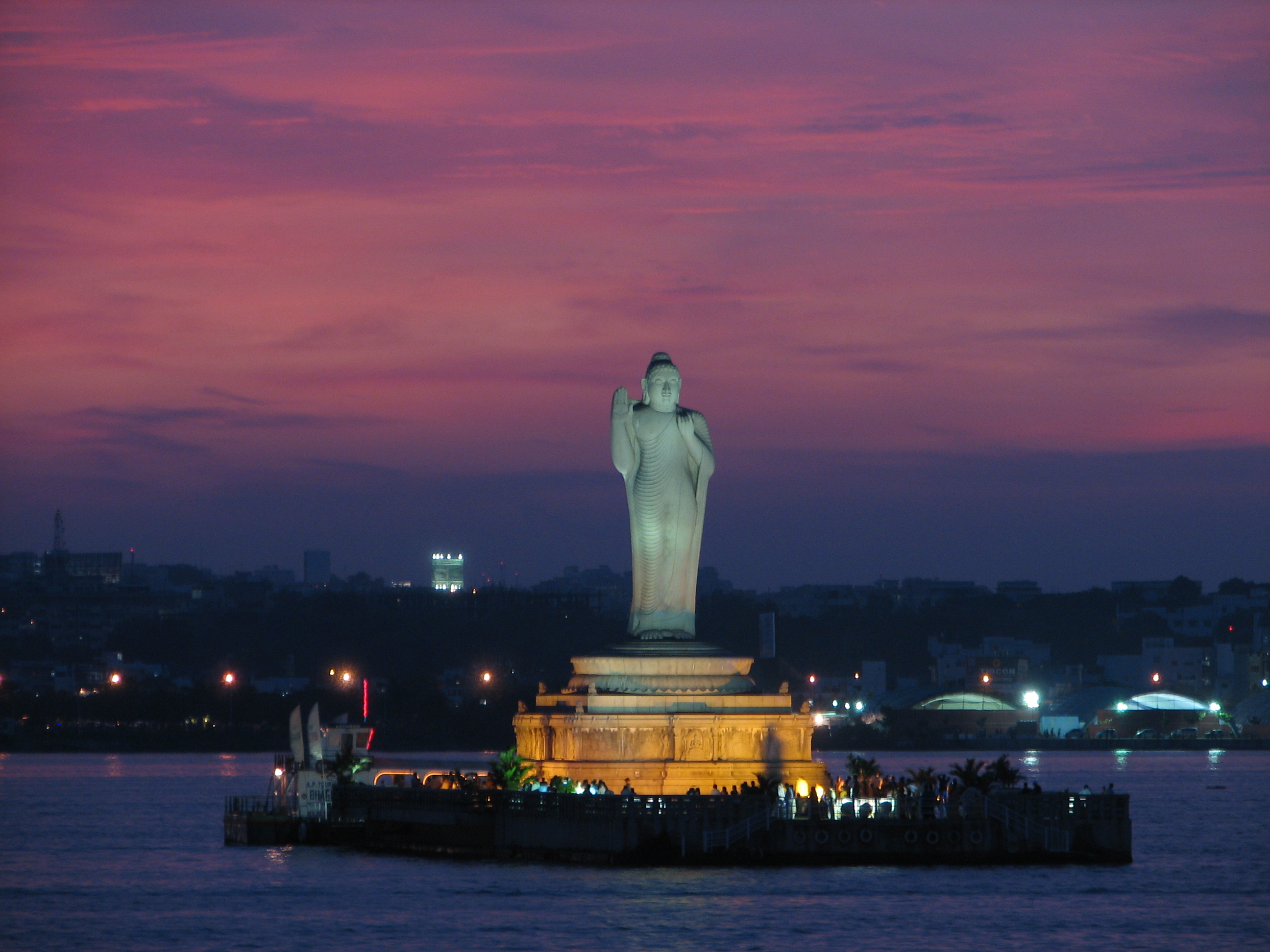 images/hussian-sagar-lake-2.jpg