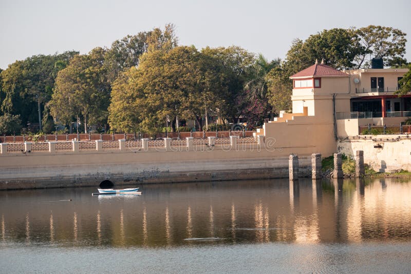 images/lkhota-lake-3.jpg