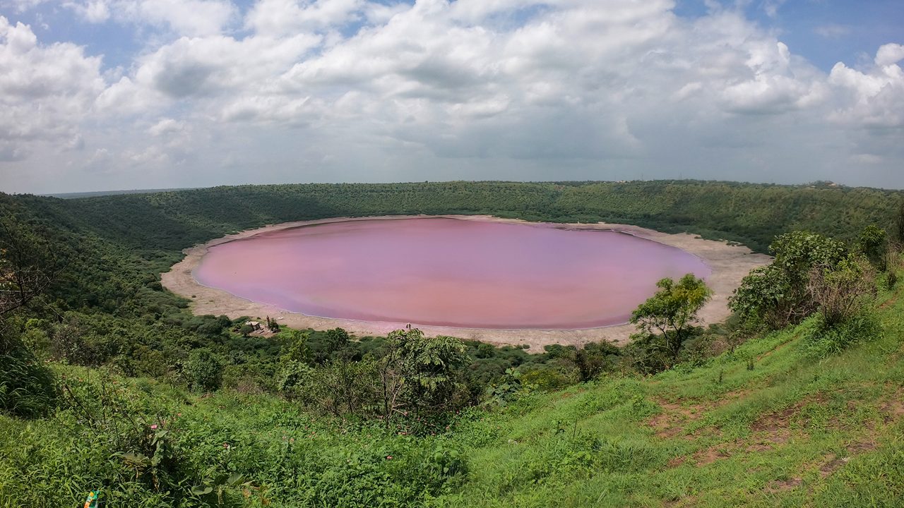 images/lonar-lake-1.jpeg