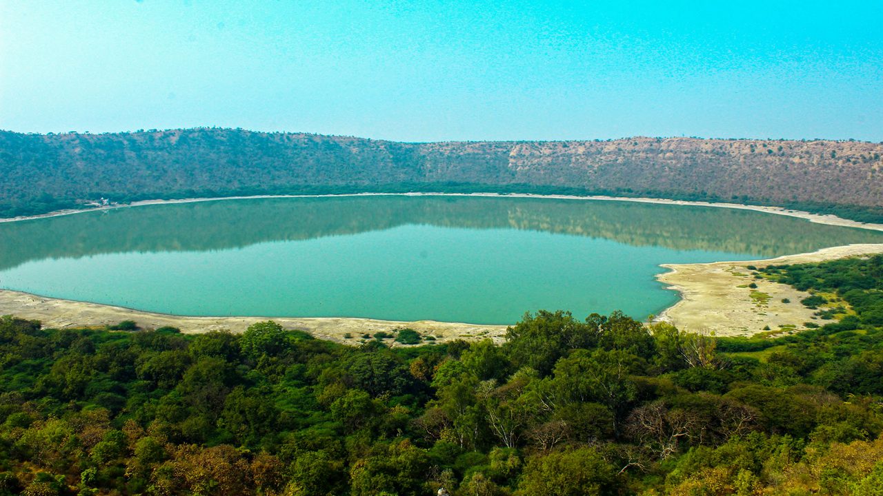 images/lonar-lake-3.jpeg
