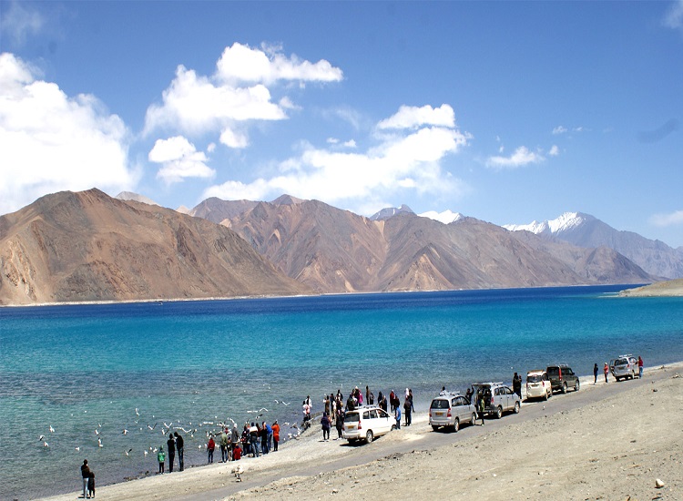 images/pangong-lake-ladakh-5.jpg
