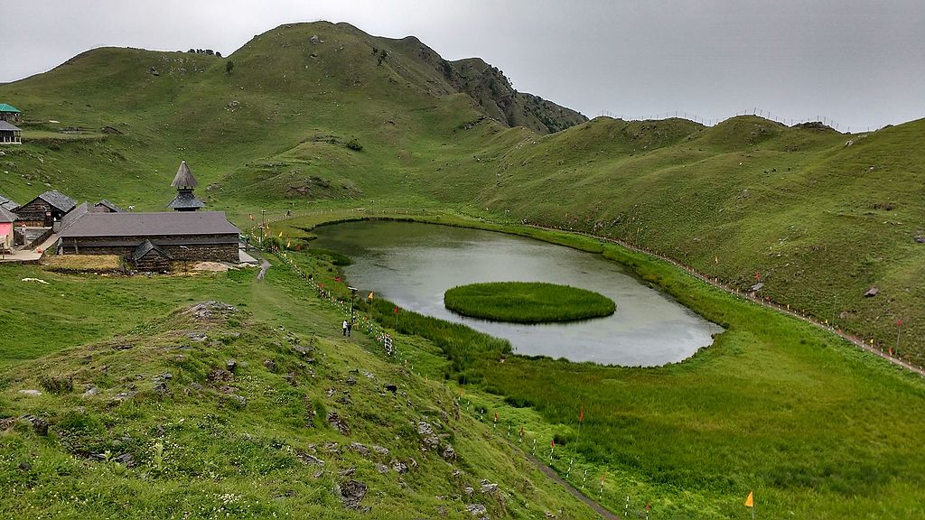 images/parashar-lake-1.jpg