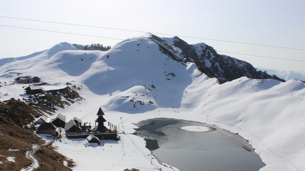 images/parashar-lake-3.jpg