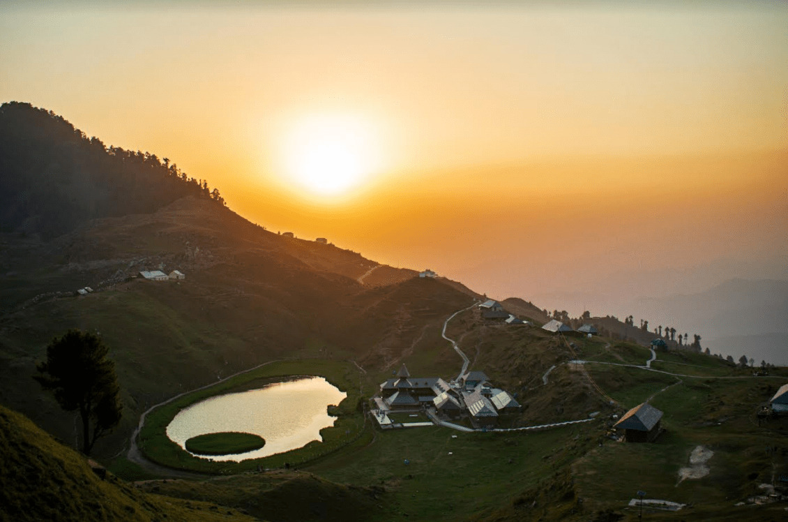  images/parashar-lake-4.jpg