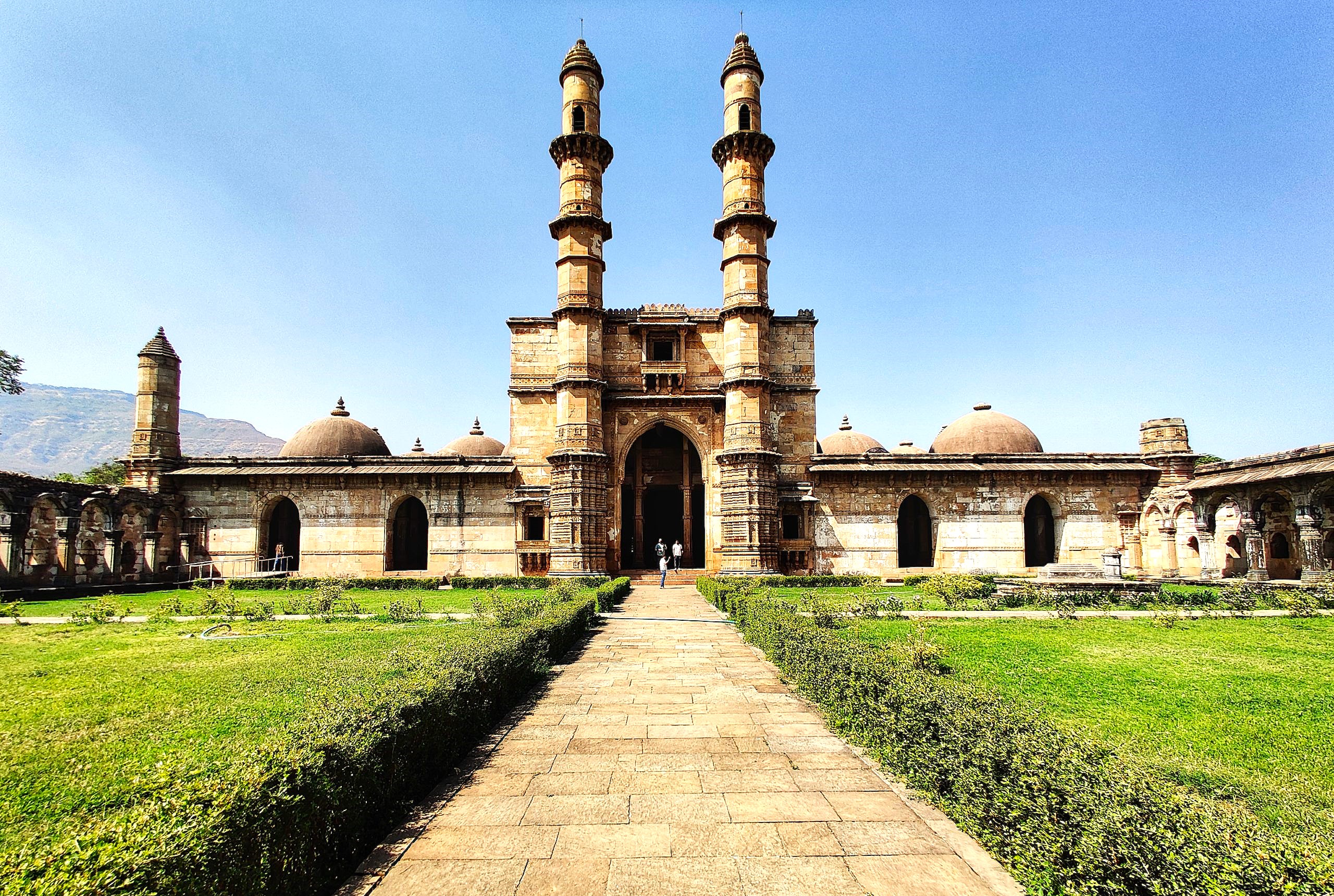 images/pavagadh-fort-1.jpeg