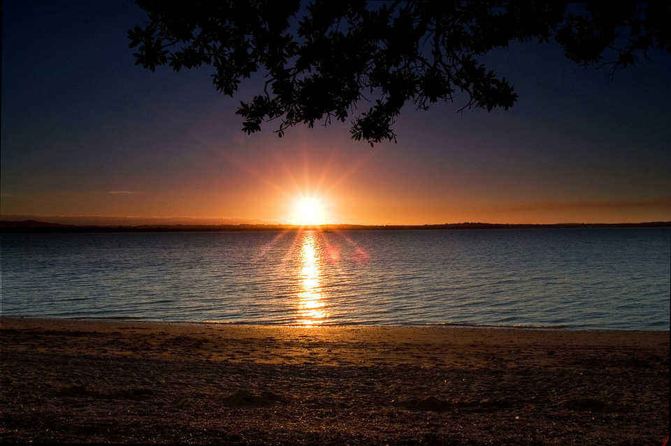 images/sunsetandaman5.jpg