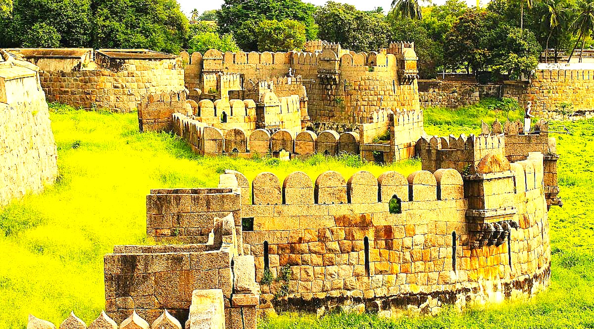 images/vellore-fort-tamil-nadu-3.jpg